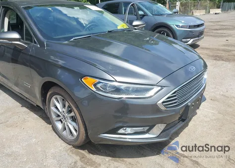 2017 Ford Fusion Energi Se Luxury z USA, uszkodzony, nr VIN 3FA6P0PU3HR121802